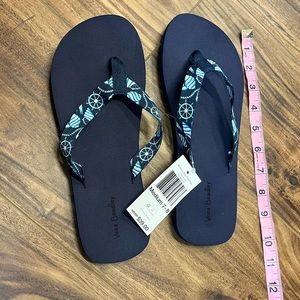 - Vera Bradley size 7-8 medium webbing strap flip-flops in Shore En…